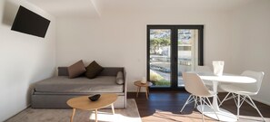 Apartment, 1 Bedroom, City View | Dining room