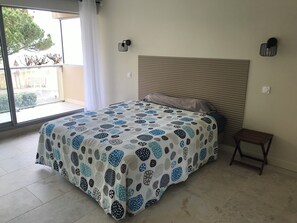 1 chambre, fer et planche à repasser, Wi-Fi gratuit, draps fournis