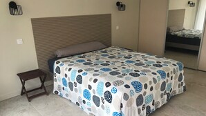 A bedroom with a bed, a small table, and a mirror. - ARCACHON Eyrac Front de mer Apartment 68M2 with large balcony (Arcachon)