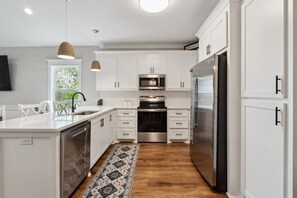 Fridge, microwave, oven, stovetop - Spacious new 4-bedroom house on a deep water canal in tranquil Bay St. Louis, MS (Bay St. Louis)