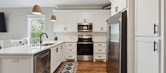 Spacious new 4-bedroom house on a deep water canal in tranquil Bay St. Louis, MS