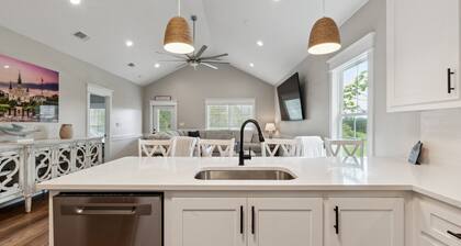Spacious new 4-bedroom house on a deep water canal in tranquil Bay St. Louis, MS