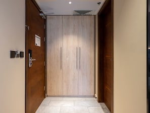 1 bedroom, in-room safe, laptop workspace, blackout drapes