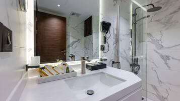Deluxe Studio Suite, 1 King Bed | Bathroom | Shower, free toiletries, hair dryer, slippers