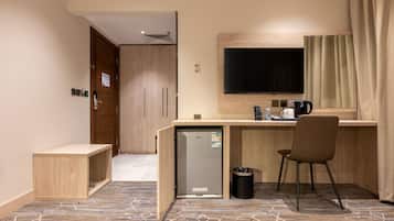 Eenvoudige Twin kamer, 2 eenpersoonsbedden | 1 slaapkamer, een kluis op de kamer, een laptopwerkplek