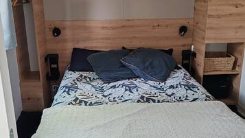 3 chambres, fer et planche à repasser