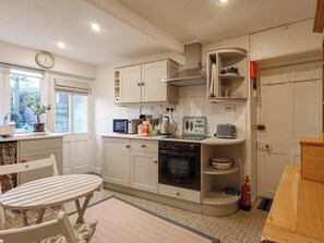 Cookware/dishes/utensils