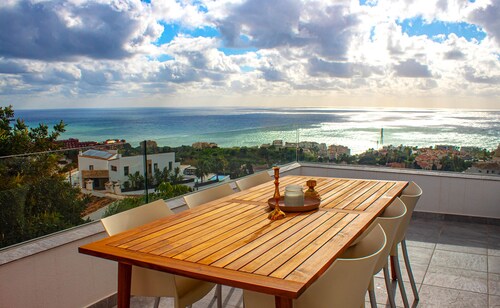 129 - Spacious 3-Level House with Private Pool & Stunning Views, Benalmádena!