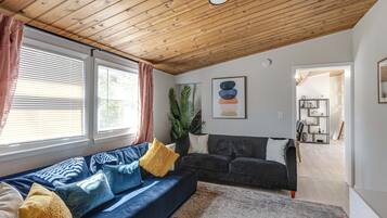 Smart TV, table tennis