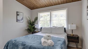 4 bedrooms, iron/ironing board, travel crib, free WiFi