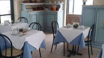 Petit déjeuner buffet (20 EUR par personne)