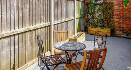 2 bedroom accommodation in Manningtree