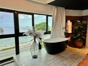Towels, soap, toilet paper - Loft minimalista con vistas al mar y bañera  en Santo Domingo with AC, WiFi (Santo Domingo)