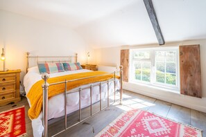 2 bedrooms, iron/ironing board, internet, bed sheets - 5 Mill Cottage, Yoxford (Yoxford)