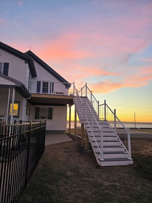Exterior - Boutique Luxury Waterfront w/Pool & Sunset Views-Sakonnet Sunset Manor, Tiverton (Tiverton)