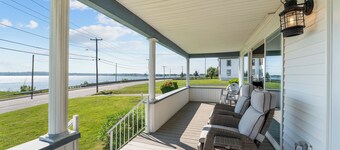 Waterfront Oasis w/ Private Pool & EPIC Views - Sakonnet Sunset Manor, Tiverton