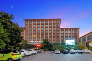 Unclassified image, 5 of 26, button - Pingyu Hotel (Pingyu)