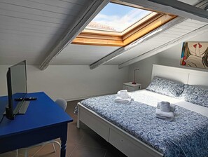 3 slaapkamers, een strijkplank/strijkijzer, wifi, beddengoed