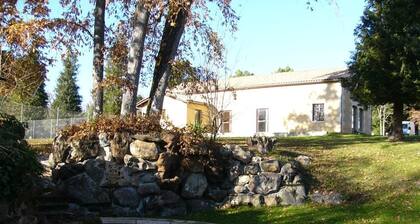 Mobil-home 4/6p quiet property 20 min from Jonzac. Ideal for curists.