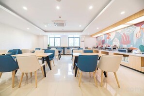 Unclassified image, 5 of 16, button - Gemeng Hotel (Shanghai Huinan Pazhou Commercial Plaza) (Shanghai)