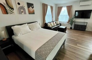 4 bedrooms, iron/ironing board, WiFi, bed sheets