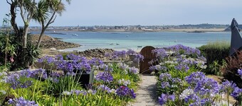 Captain's house with exceptional views, south-facing, facing the sea