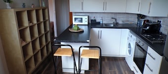 Chelsea Orange Apartment Sleeps10-petsok-parking