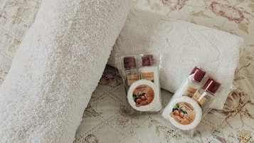 Serviettes fournies, savon, papier toilette
