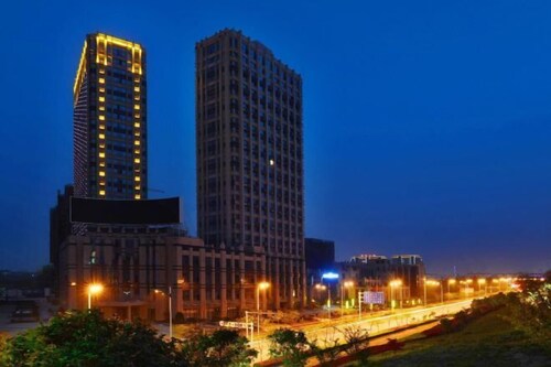 Boyue Yilin Hotel (South High-speed Railway Station)