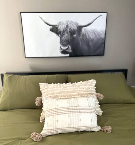 Spacious 5BR in OP | EV Charger