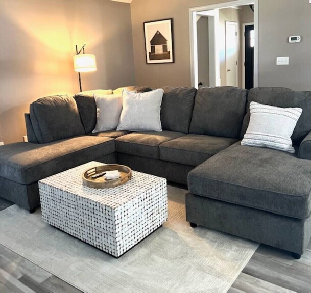 Spacious 5br In Op | Ev Charger - Spring Hill, KS