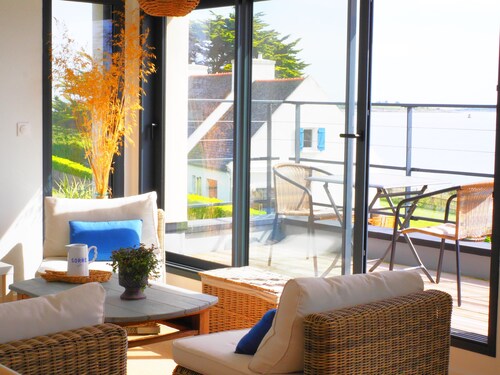 Villa Nodeven, sea view, 50 metres from the beach