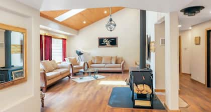 Cozy Three Bedroom House In Hope BC!