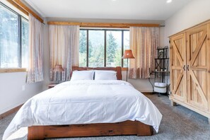 6 soverom, strykejern/-brett, wi-fi og senget øy