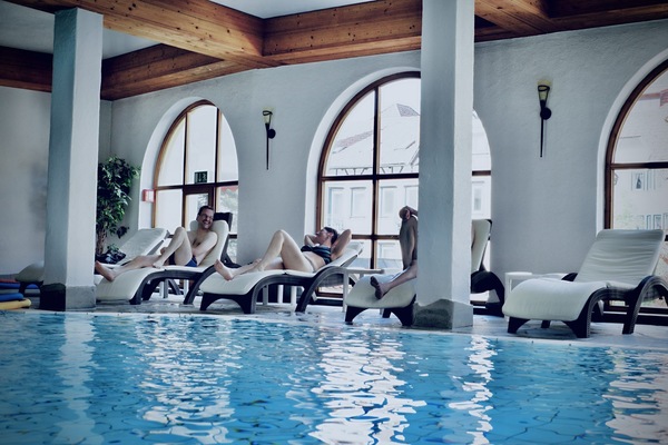 Innendørsbasseng