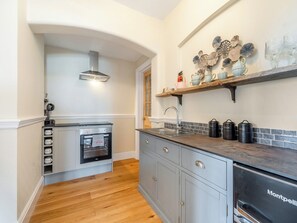 Cookware/dishes/utensils