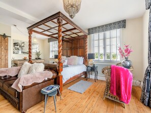 2 室のベッドルーム、WiFi (無料)、ベッドシーツ