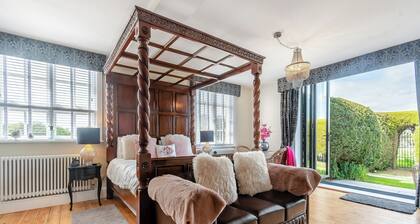 2 bedroom accommodation in Ganton, near Scarborough