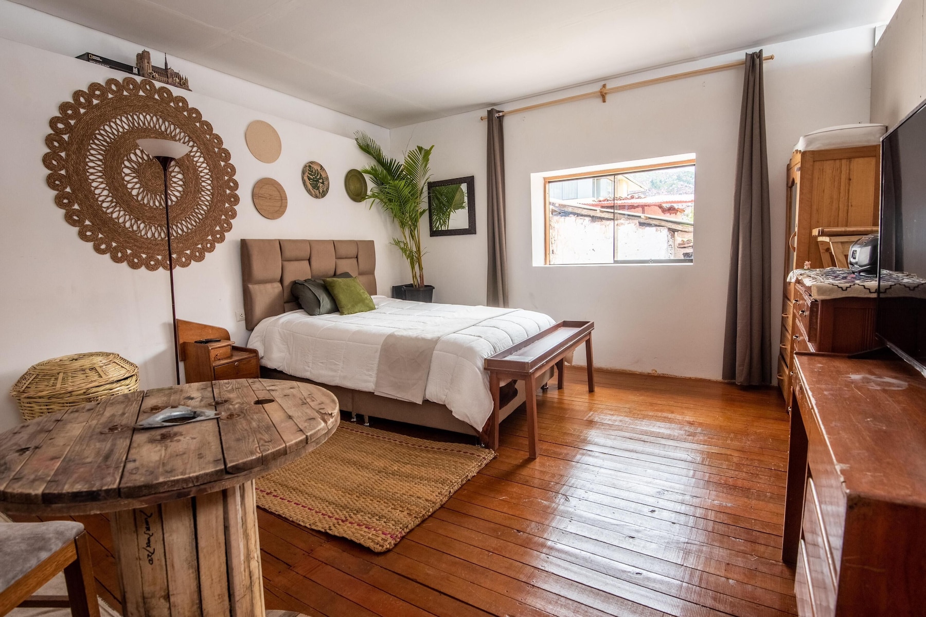 Habitación doble Confort, vista a la montaña | Edredón, cortinas blackout, wifi gratis y ropa de cama 