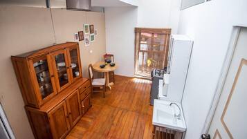 Habitación doble Confort, vista a la montaña | Área de sala de estar