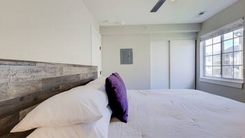 4 bedrooms, free WiFi, bed sheets
