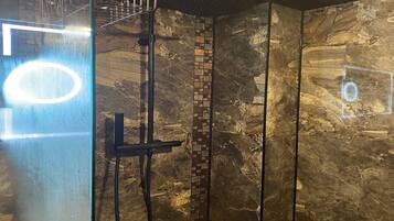 Shower, jetted tub, bidet, towels