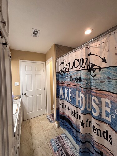 Rustic Anchor Retreat- Charming Large Two bedroom house in the country.