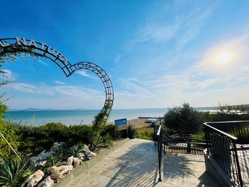 Apartment with yard, close to the sea