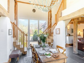 Dining - 2 bedroom accommodation in Bridgnorth and Ironbridge (Bridgnorth and Ironbridge)