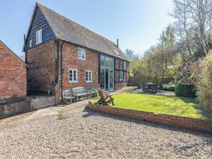 Outdoor dining - 2 bedroom accommodation in Bridgnorth and Ironbridge (Bridgnorth and Ironbridge)