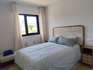 2 chambres, fer et planche à repasser, accès au Wi-Fi (inclus)