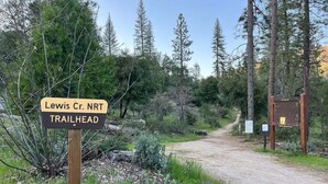 A trailhead sign at Lewis Cr. NRT. - Bigfoot Lodge Yosemite Bass Lake (Oakhurst)