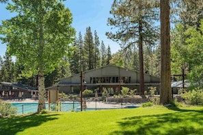 Opvarmet pool