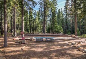 Outdoor dining - Near Northstar Village | Views | Pool + Gym Access (Truckee)